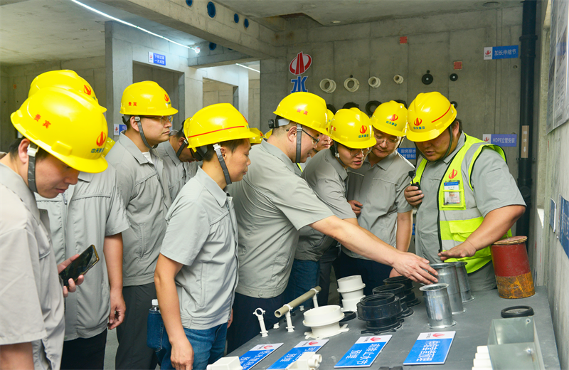 为进一步推进优质客户高效履约，提升交付品质、达成客户满意，2025年6月25日，利来w66建设集团在上海组织召开2025年越秀地产、华润置业客户履约推进会。